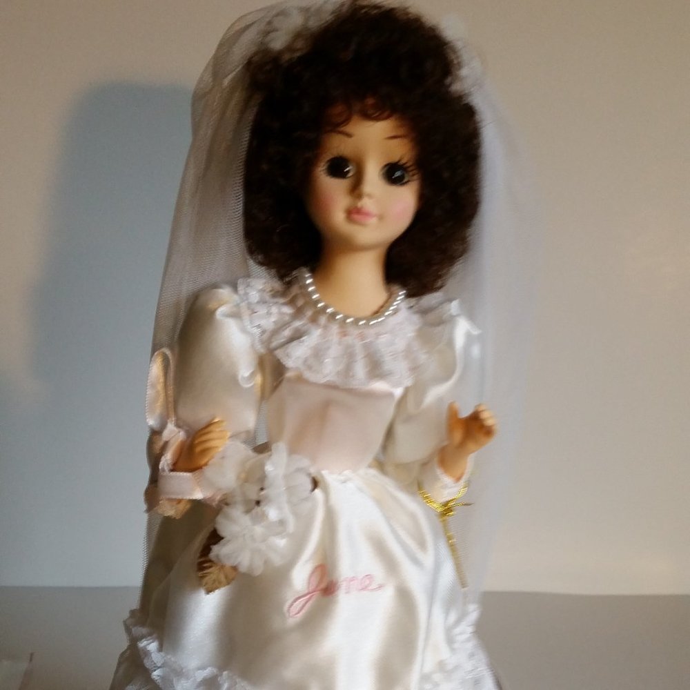 Brinn musical calendar doll